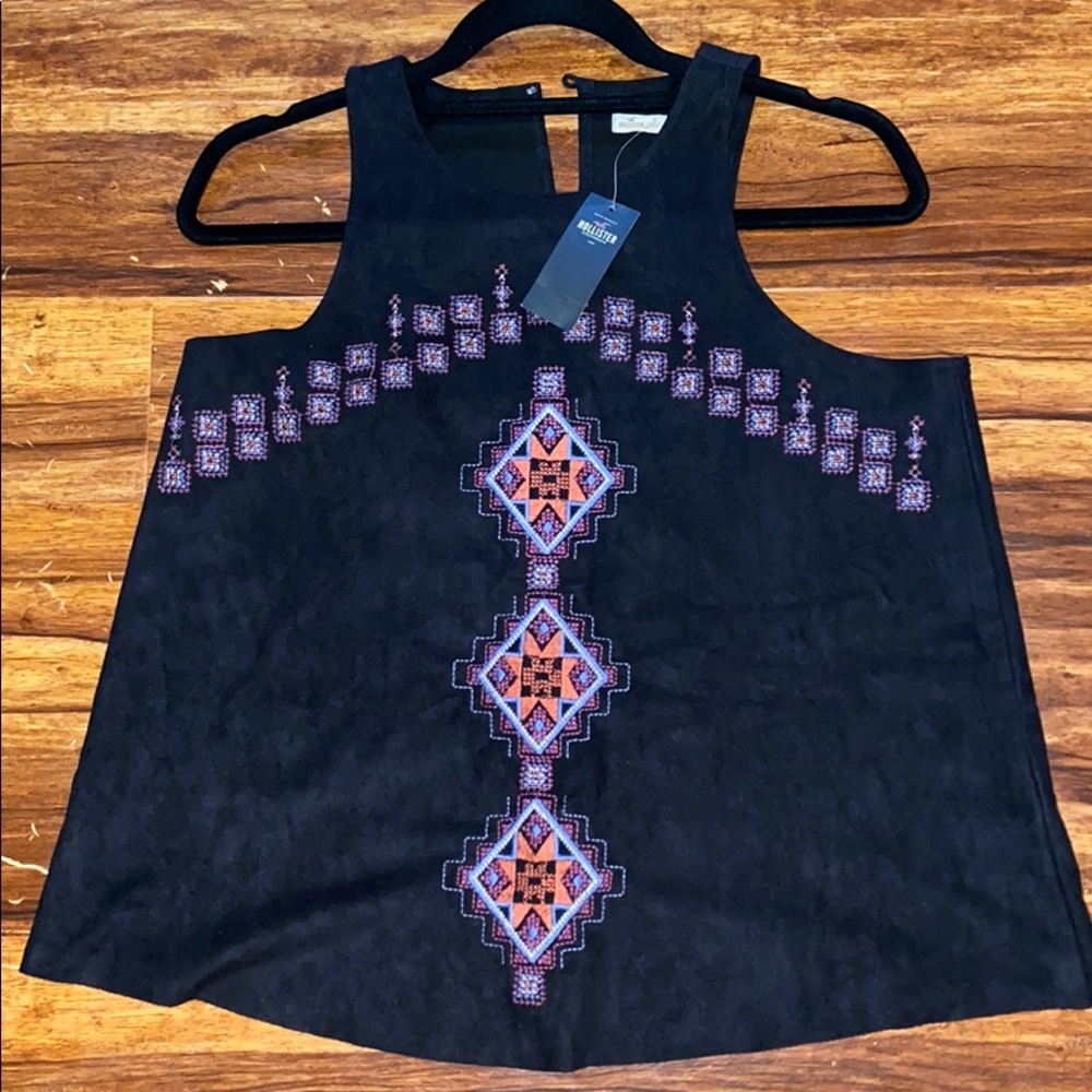 ⭐️ NWT ⭐️ Hollister Velvet Black Tank Top - M